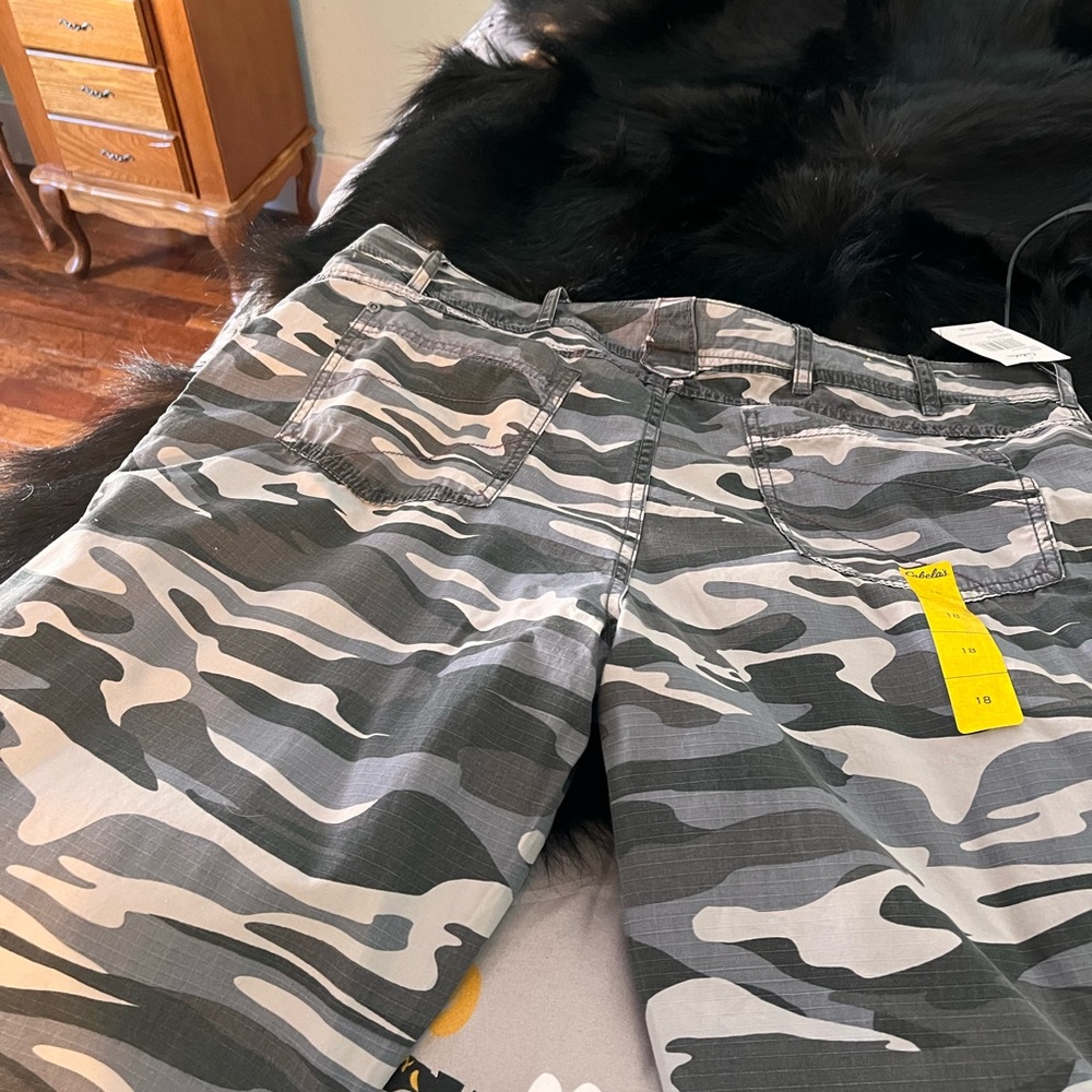 New with tag camo pants